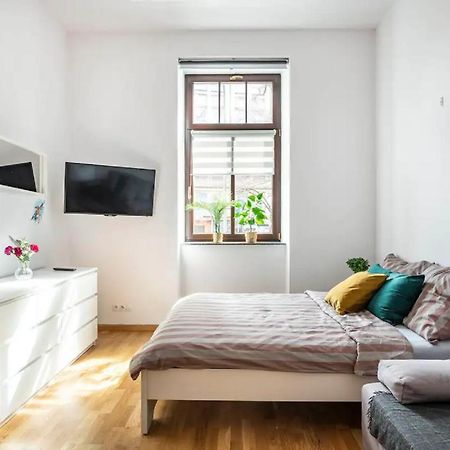 Discover Krakow Apartments - 5 Borowickiej St - Studio Next To Opera And Unity Centre Екстериор снимка