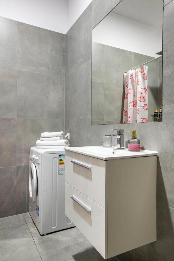 Discover Krakow Apartments - 5 Borowickiej St - Studio Next To Opera And Unity Centre Екстериор снимка