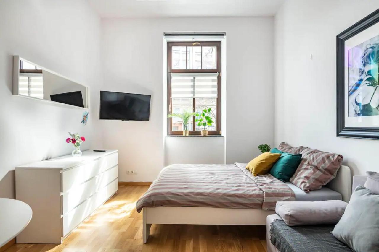 Discover Krakow Apartments - 5 Borowickiej St - Studio Next To Opera And Unity Centre Екстериор снимка
