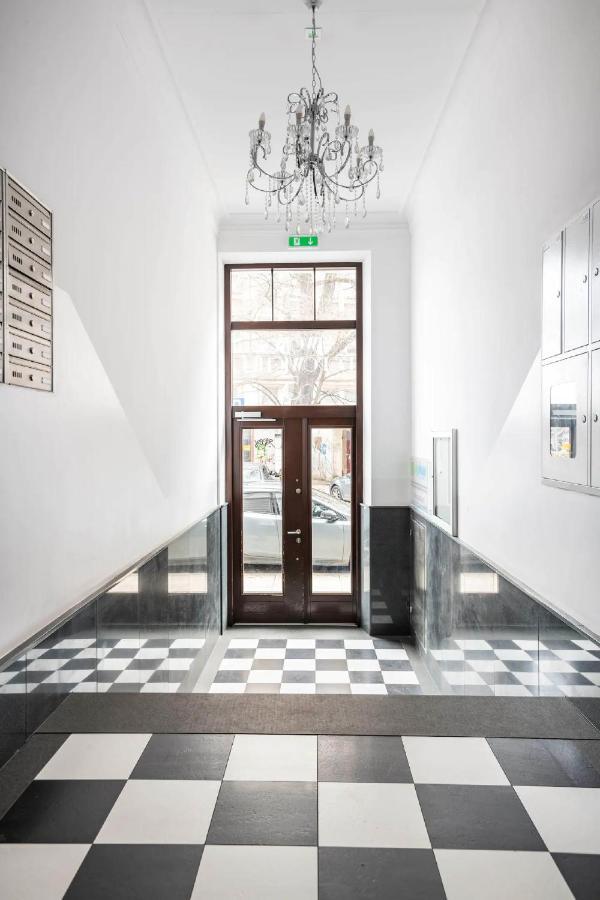 Discover Krakow Apartments - 5 Borowickiej St - Studio Next To Opera And Unity Centre Екстериор снимка